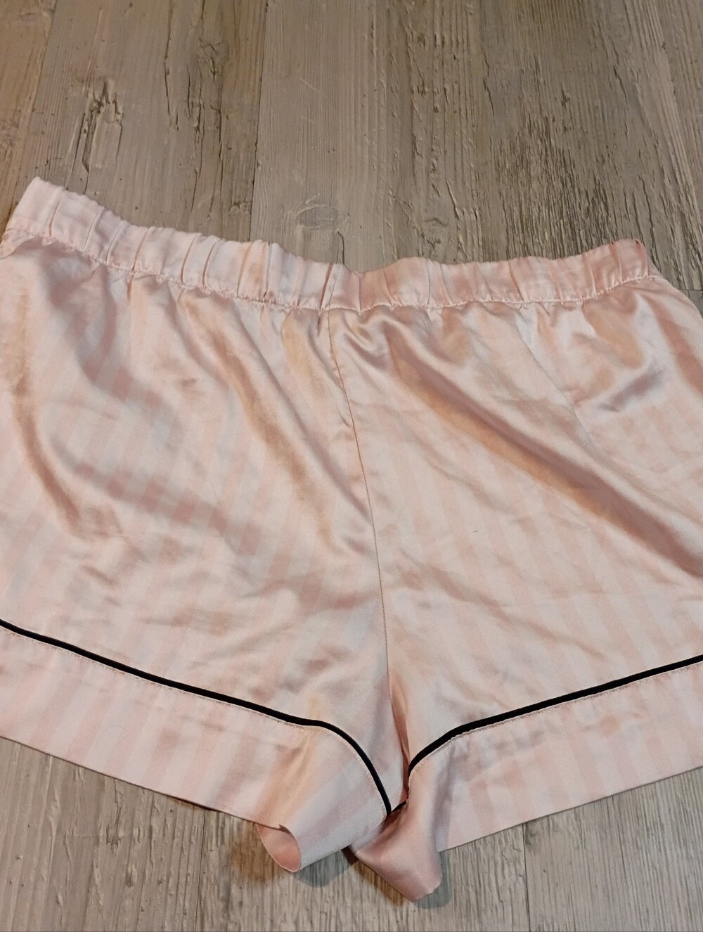 Victoria Secret - Picture 3 of 4